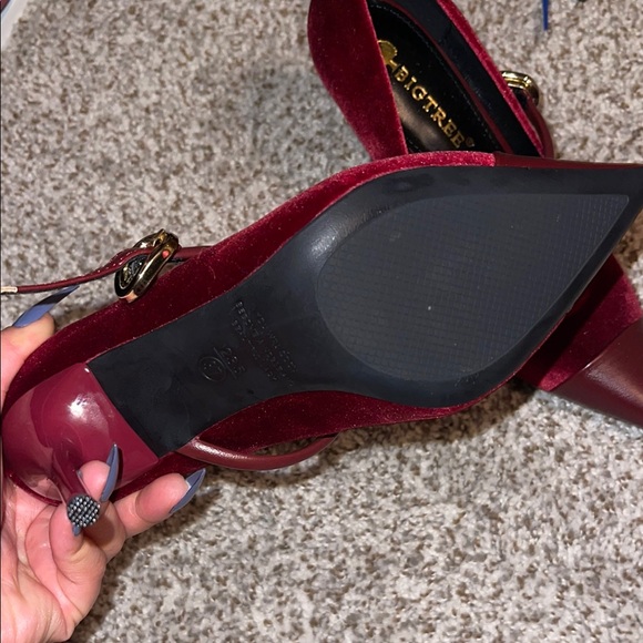 Women's Burgundy Heels - Picture 4 of 5